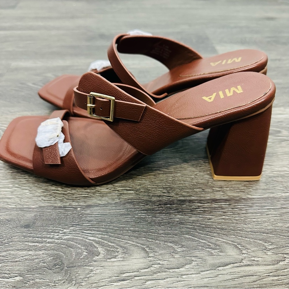 MIA Women's Brown Rene Double Buckle Block Heel Sandals Size 9.5